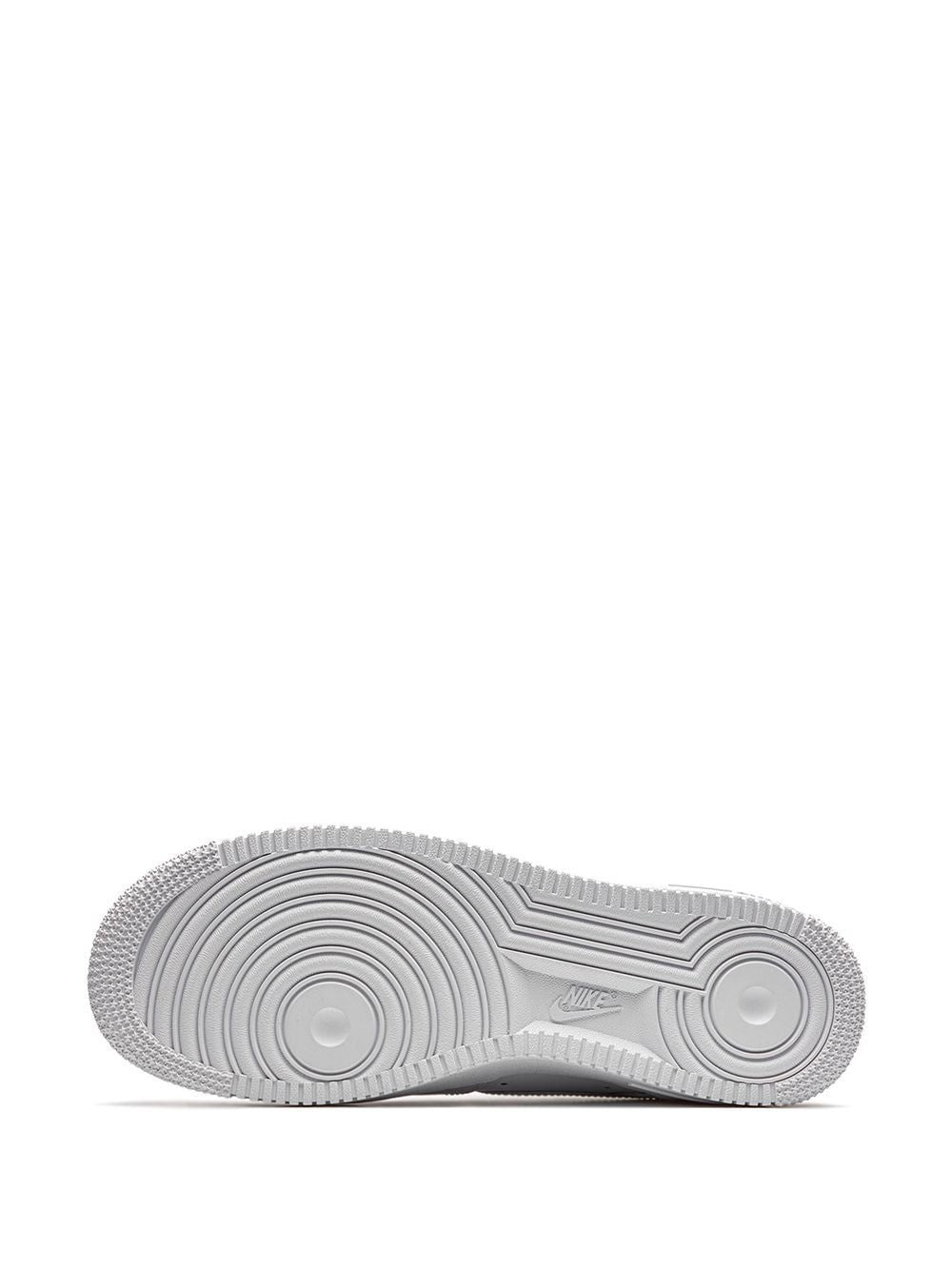 nikee airforce supreme white