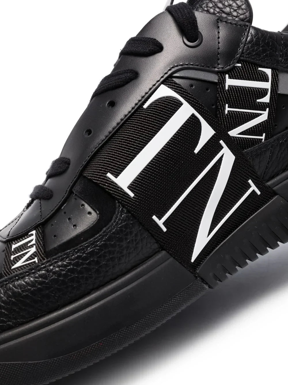 Valentino Garavani VL7N Black