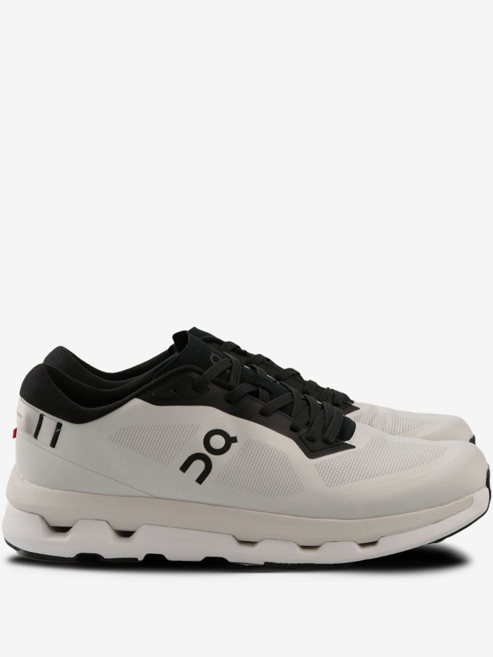 On Running Cloud Zone Ice Black