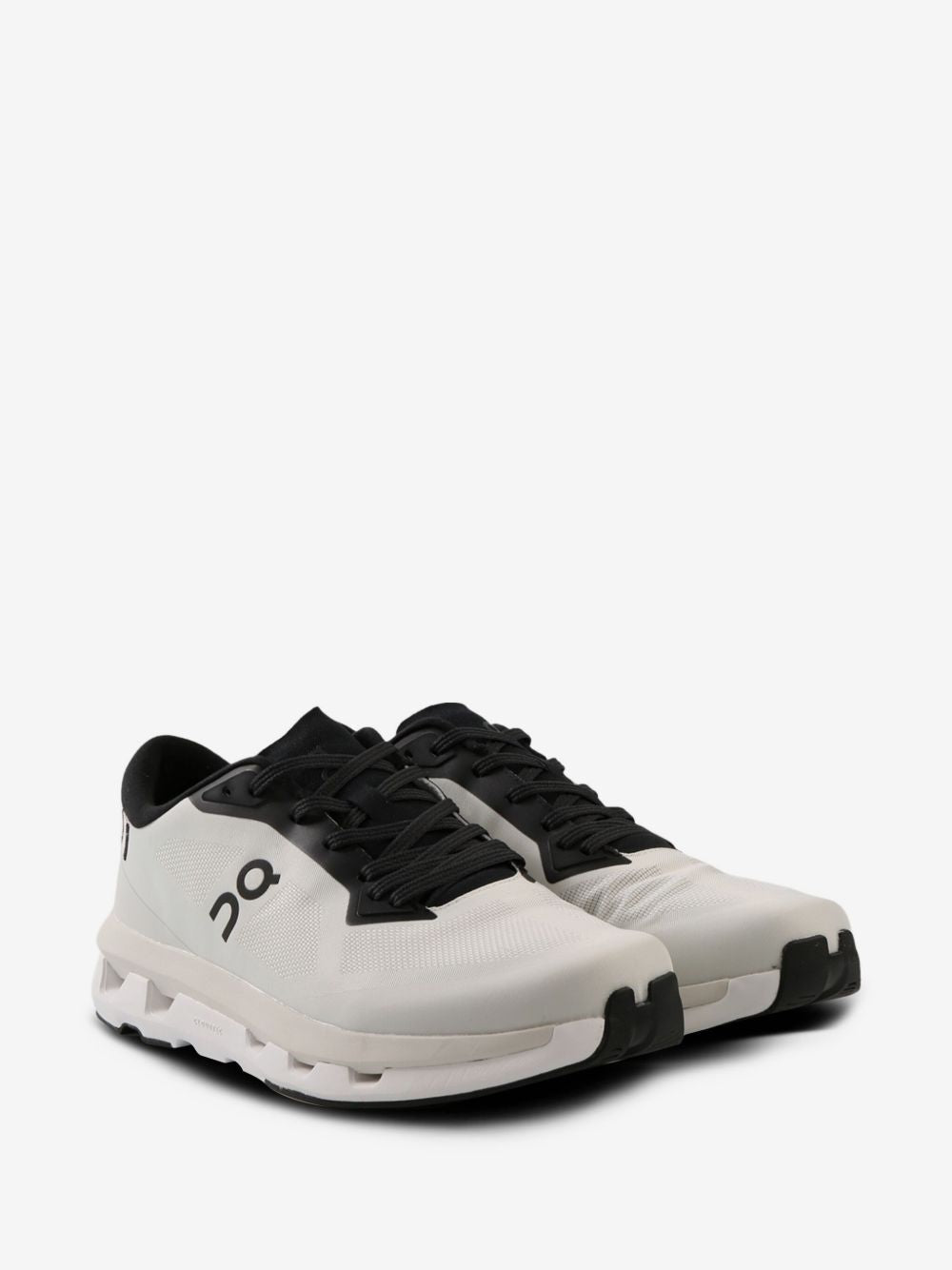 On Running Cloud Zone Ice Black