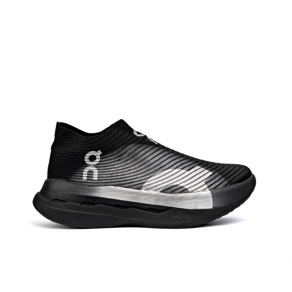 On Cloudboom Strike LS black