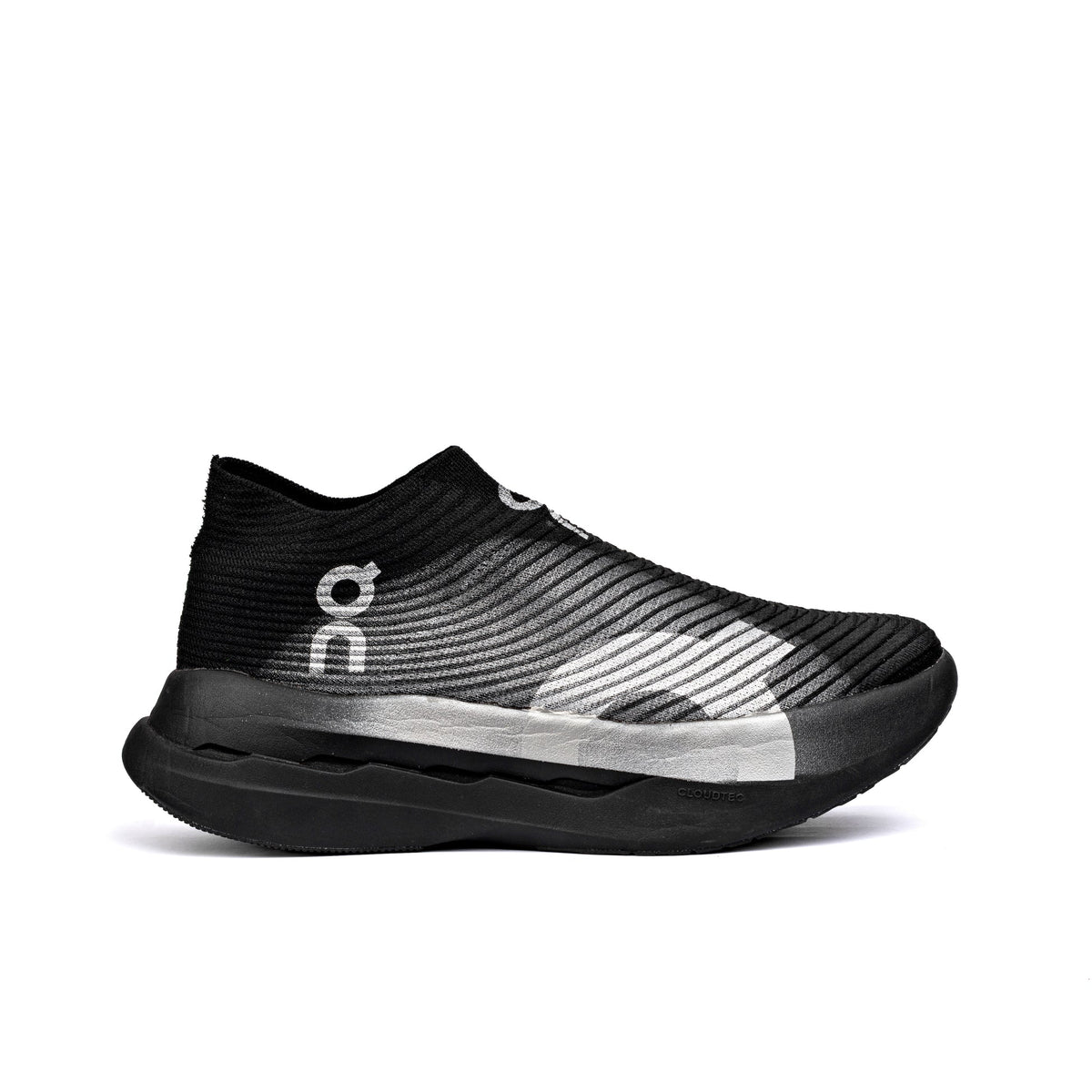 On Cloudboom Strike LS black