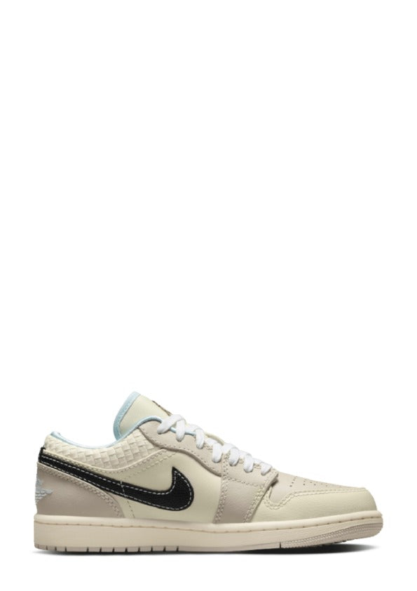 Nikee jordan retro 1low se sanddrift glacier blue