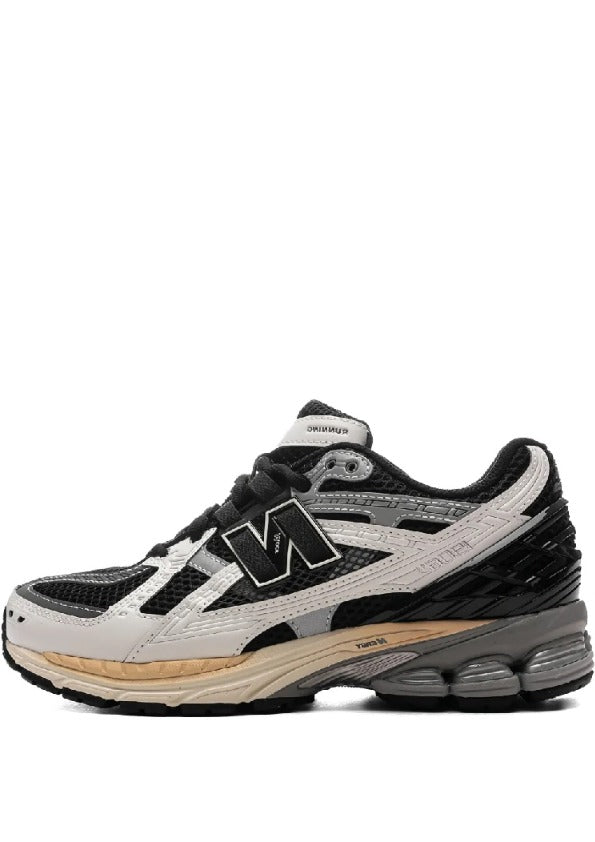 New Balancee 1906 Utility Black Sea Salt Magnet