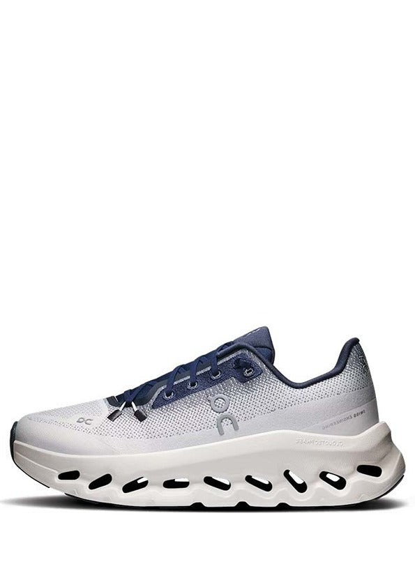 ON Cloud tilt all day trainers in navy