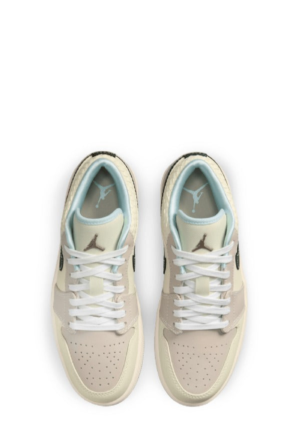 Nikee jordan retro 1low se sanddrift glacier blue