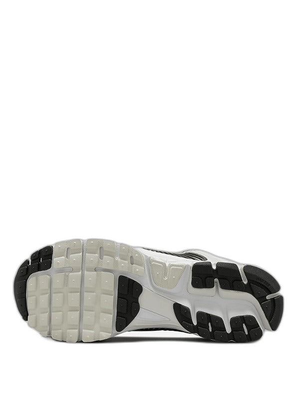Nikee Zoom Vomero 5 White Black 6060