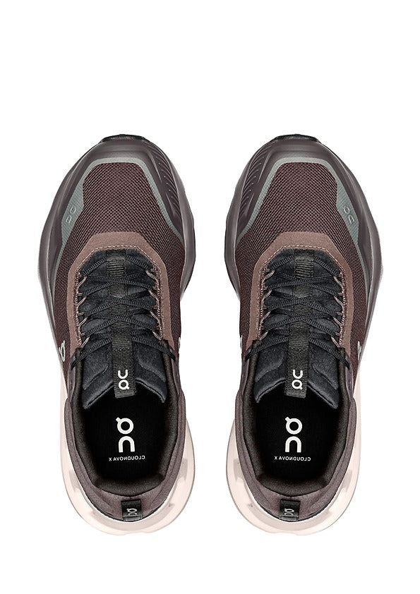 ON Cloud nova X Trainers