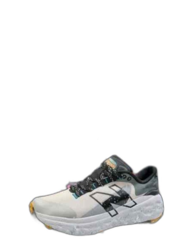 New Balanc e Fresh Foam X More Trail v2 White Grey
